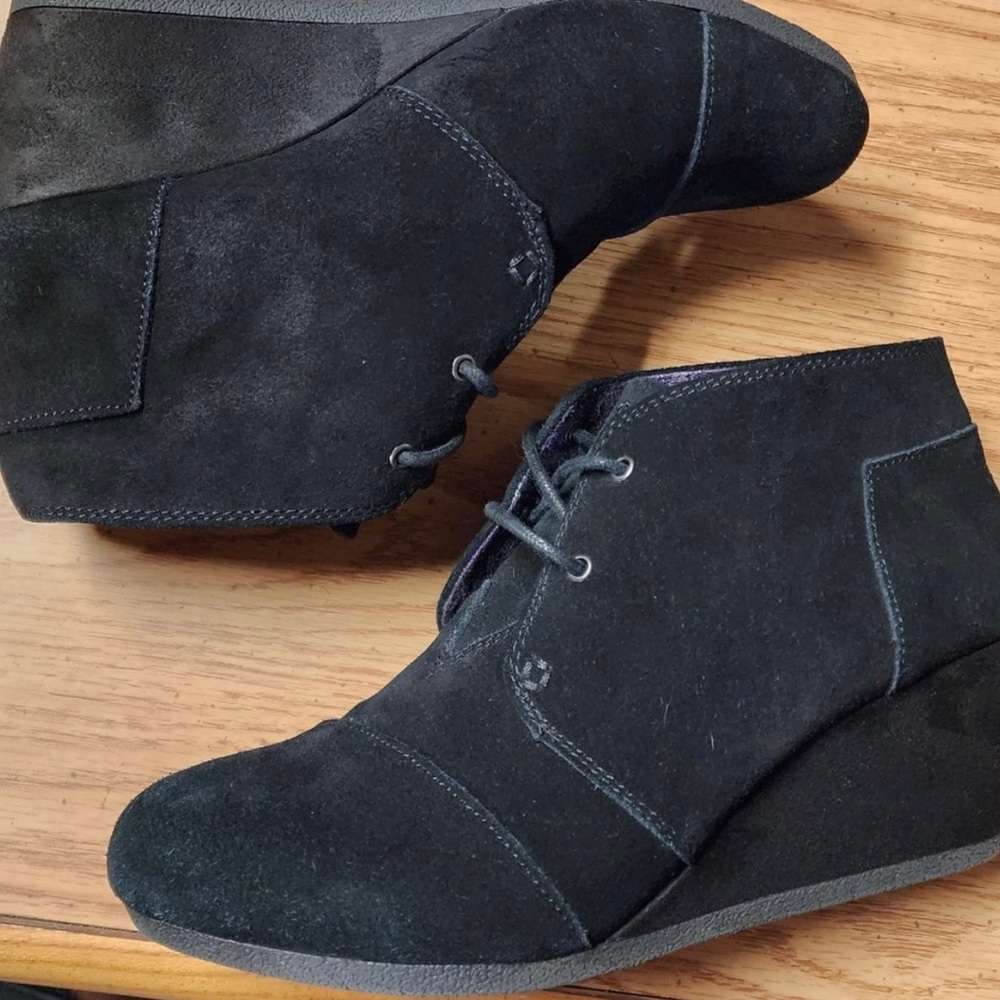 Size 10 Bobs by skechers black suede wedge ankle boots